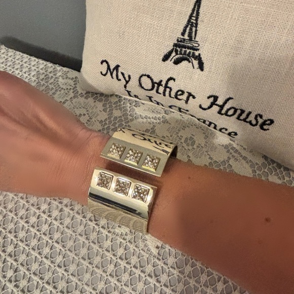 VS LIMITED EDITION SCANDALOUS CUFF BRACELET - LIKE NEW - Picture 7 of 7